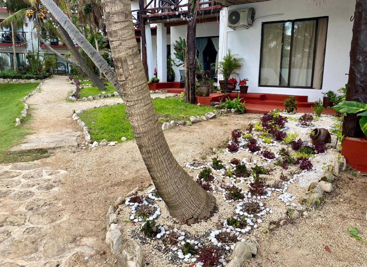 Casa Caribe Cancun Dış mekan fotoğraf A garden at a hotel in Cancun, Mexico