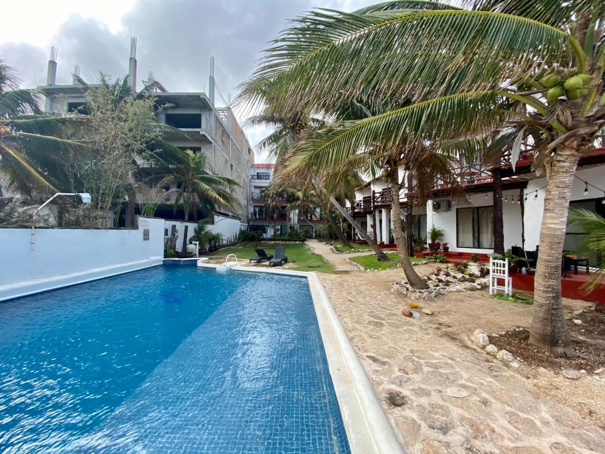 Casa Caribe Cancun Dış mekan fotoğraf A pool at a hotel in San Juan del Sur