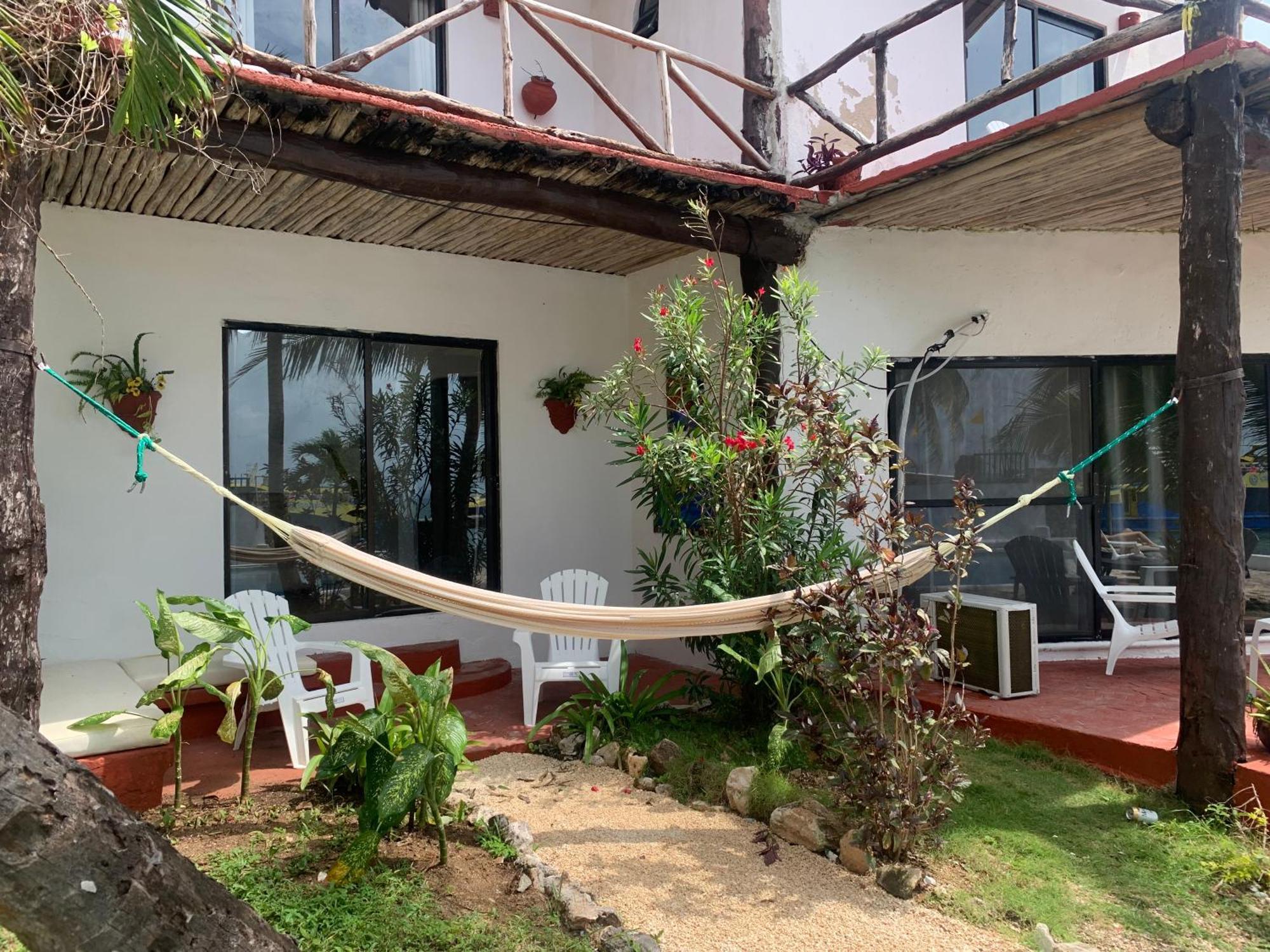 Casa Caribe Cancun Dış mekan fotoğraf A hammock in a hotel in San Juan del Sur, Nicaragua